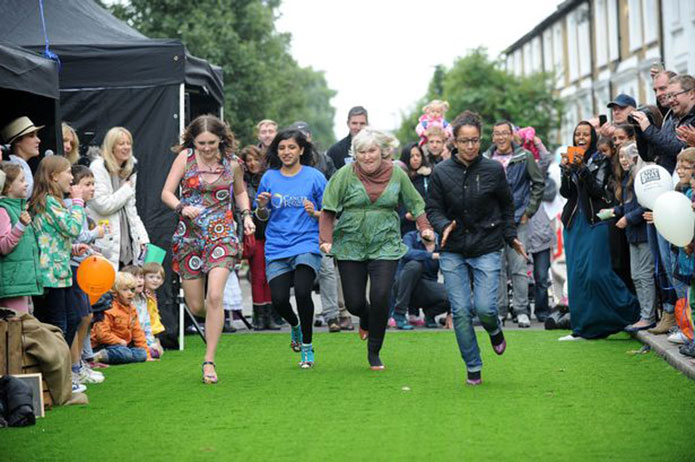 LazyLawn turns Chiswick road into summer garden 