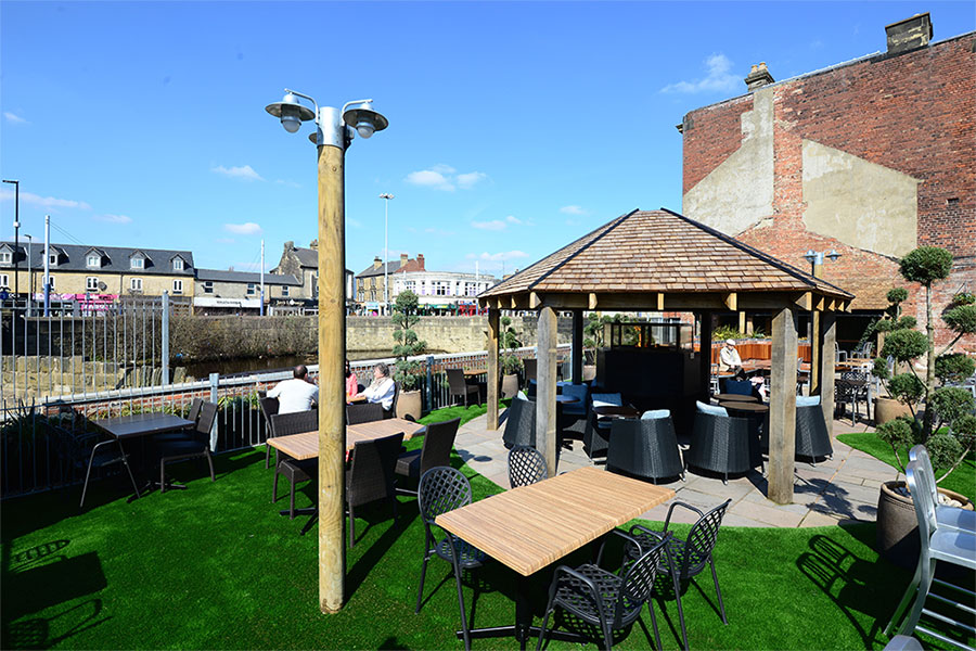 LazyLawn-Sheffield-Pub-Install