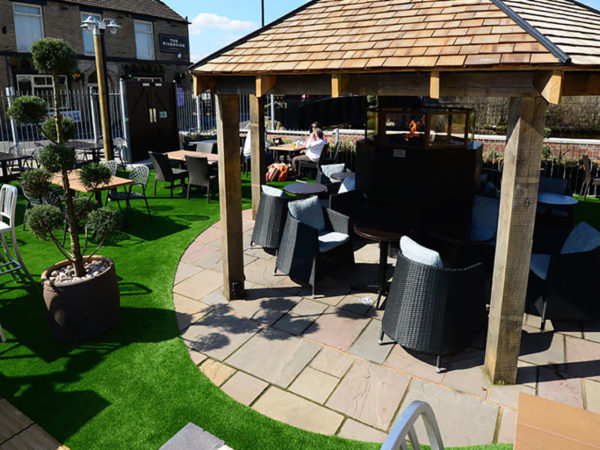 LazyLawn in Pub Garden