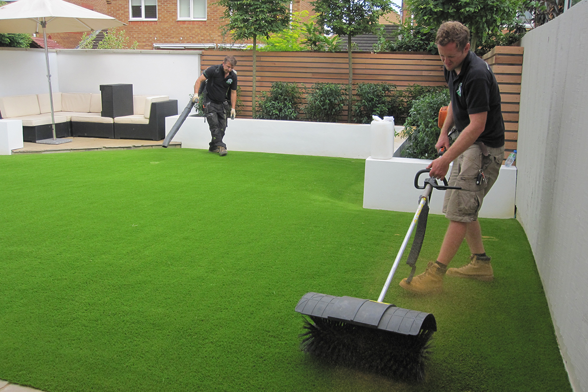 How To Sand Infill Your Artificial Grass DIY LazyLawn