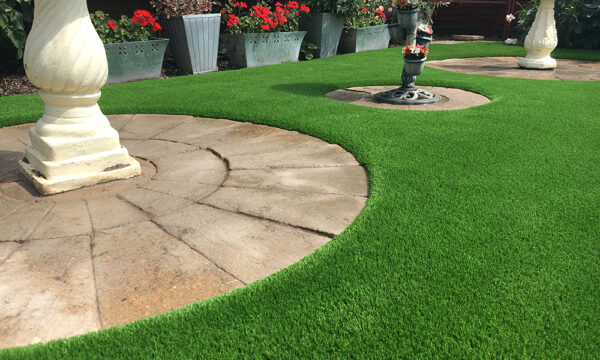 Finished image of LazyLawn VertEdge in a garden