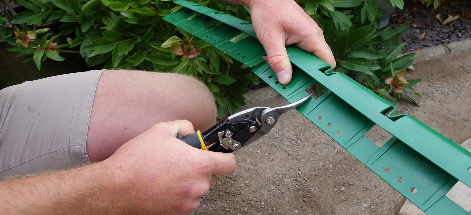 Form curves in VertEdge by snipping with sharp tin snips